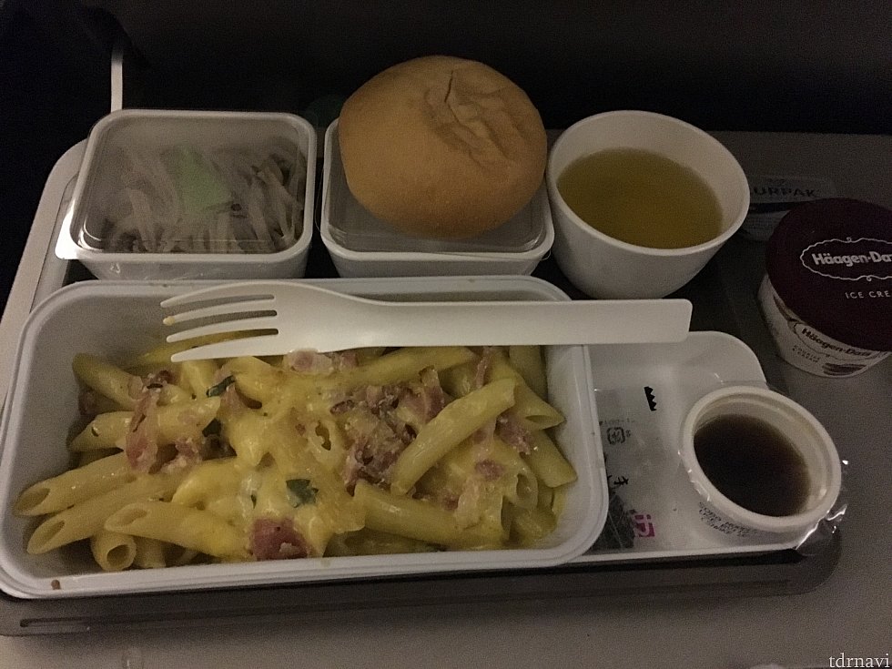 パスタ温かくて美味しかったです😊パスタとおそばの組み合わせだったけど😅