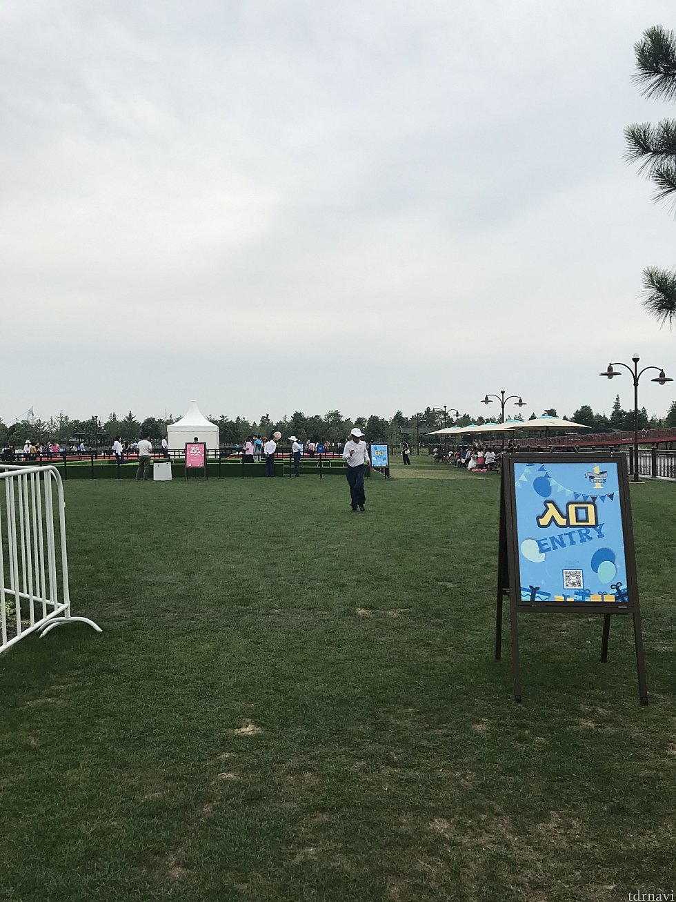 湖畔の広場でイベント?