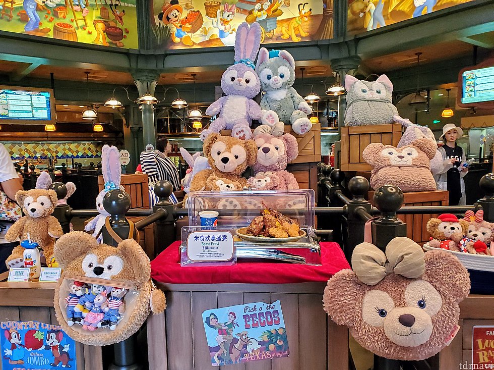 中に入ってビックリ!沢山のダッフィーグッズに、お店を間違えたのかと思いました😅