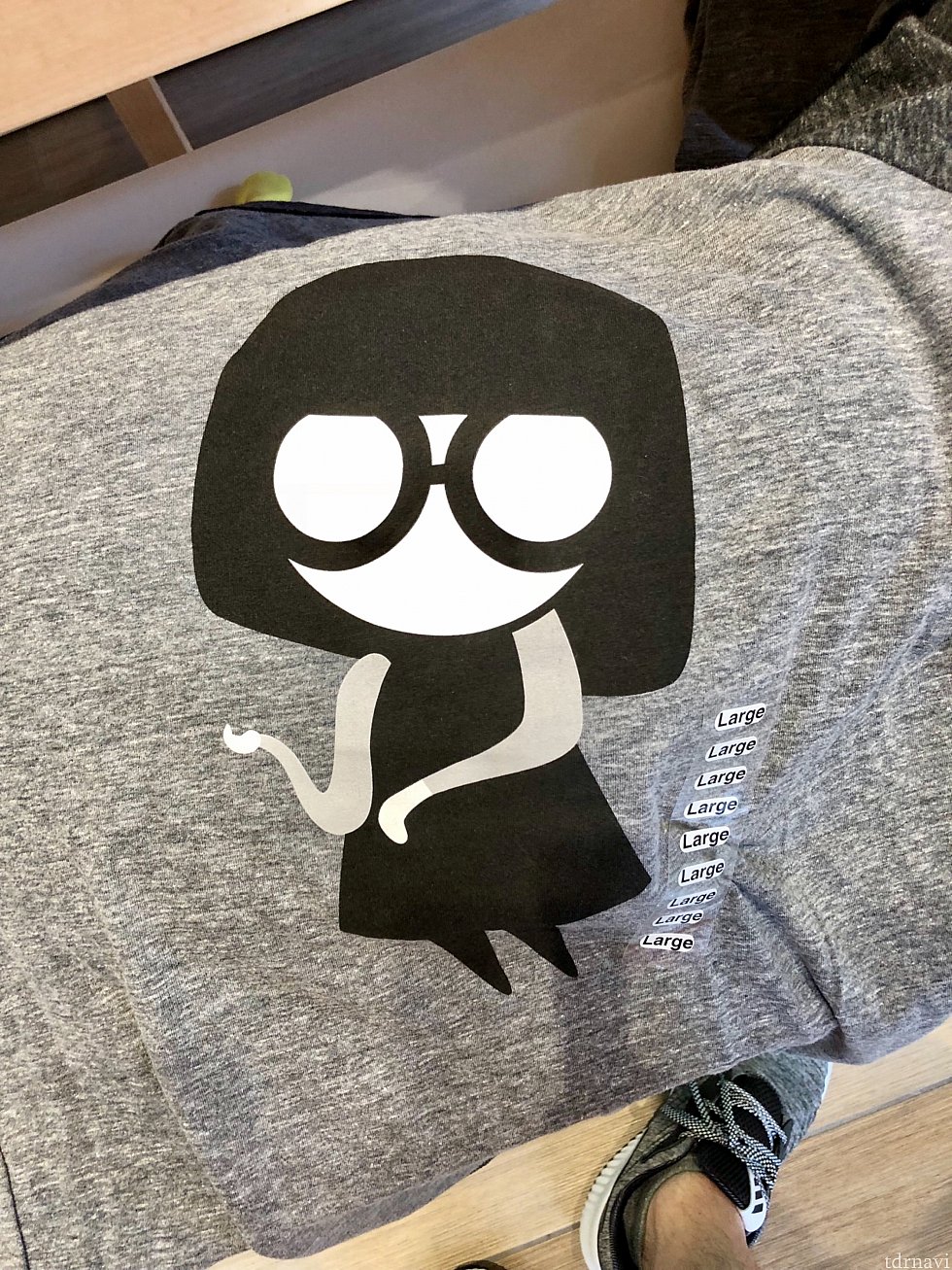 「Mr インクレディブル」からは、エドナモードのTシャツ!これもシュールじゃないですか?!ニョロっとした腕とか、彼女らしさを表現していますよね。$36.99