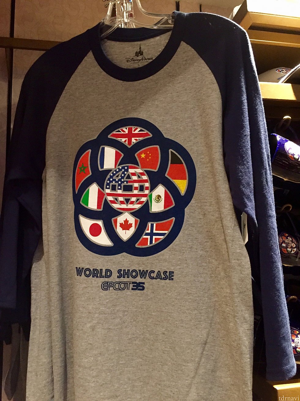 長袖Tシャツは$29.99。