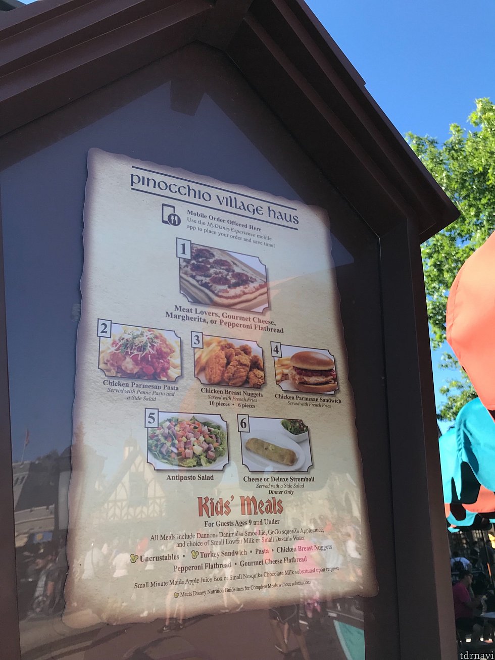 外のメニュー🍴わたしは3のナゲットを頼みましたが、1のピザを食べにまた行きたい!
