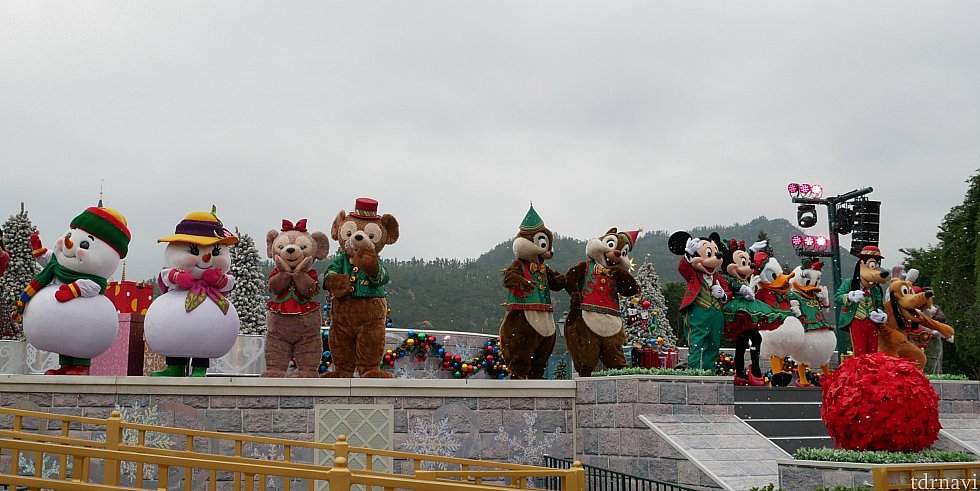 最後にみんながポーズを決めてくれる時間があります。写真撮影タイム♪
位置は動かないので、自分の近くのキャラしか撮れませんが😅