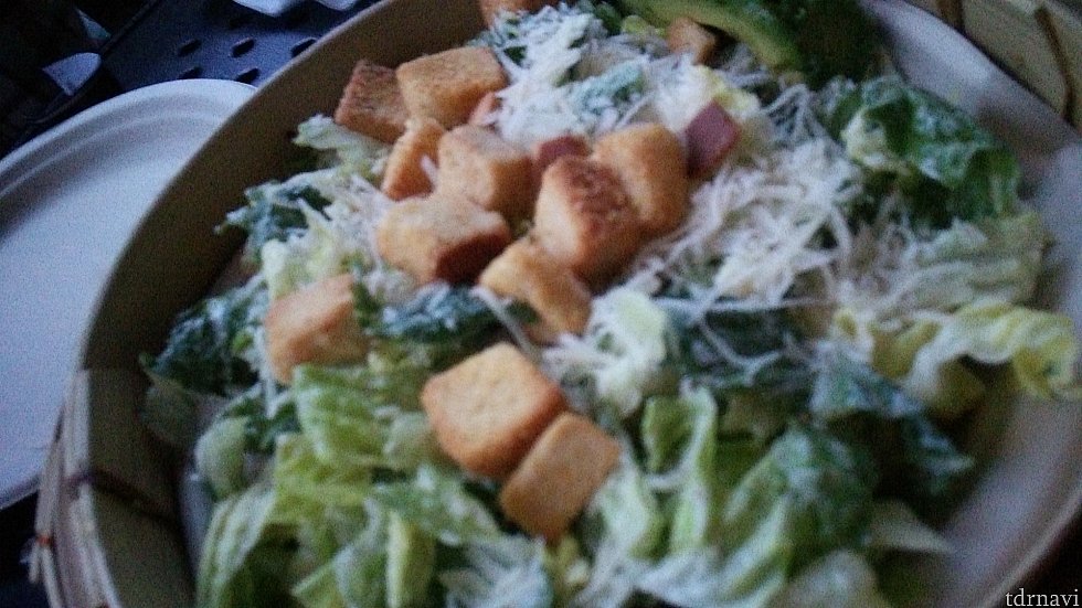 シーザーサラダはたくさん入ってた