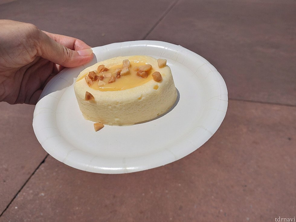 Passion Fruit Cheesecake with Toasted Macadamia Nuts（ハワイ）