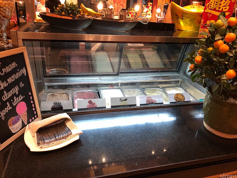 アイスは店員さんが取ってくれます