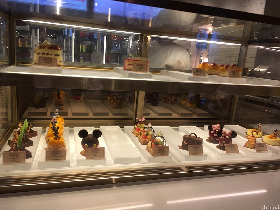 ケーキはどれにするかめっちゃ悩みます。。
