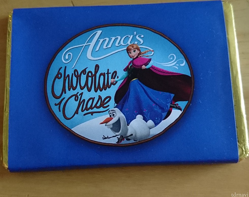 翌日の朝、お部屋にチョコレートが届いていました😃