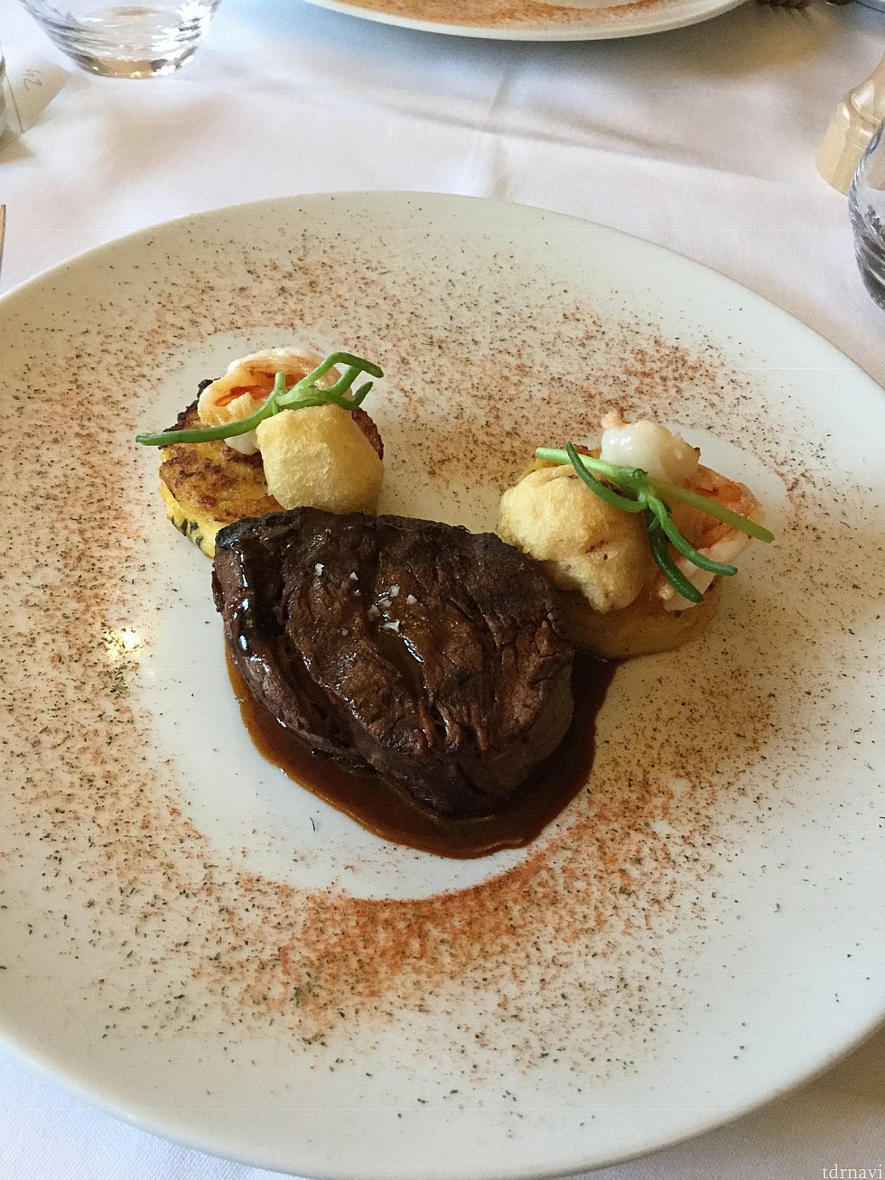メインはフィレ肉、焼き方はミディアムかウェルダンのみ選択可能