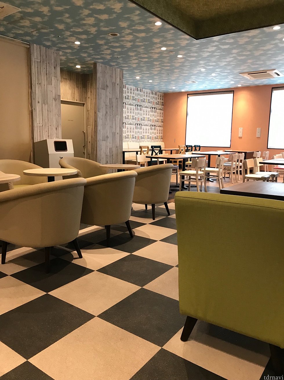 ラウンジ内
朝食は6時から
朝はドリンクバーを使えません。