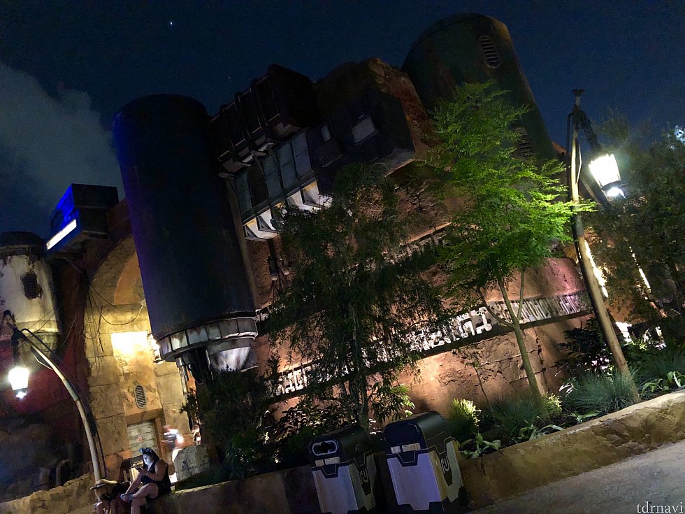 まだまだスターウォーズの映画は続きそうですから、そのうちもっと多くの施設がここに出現するかもしれませんね。