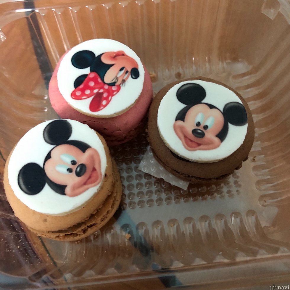 ミッキーが乗ったマカロン