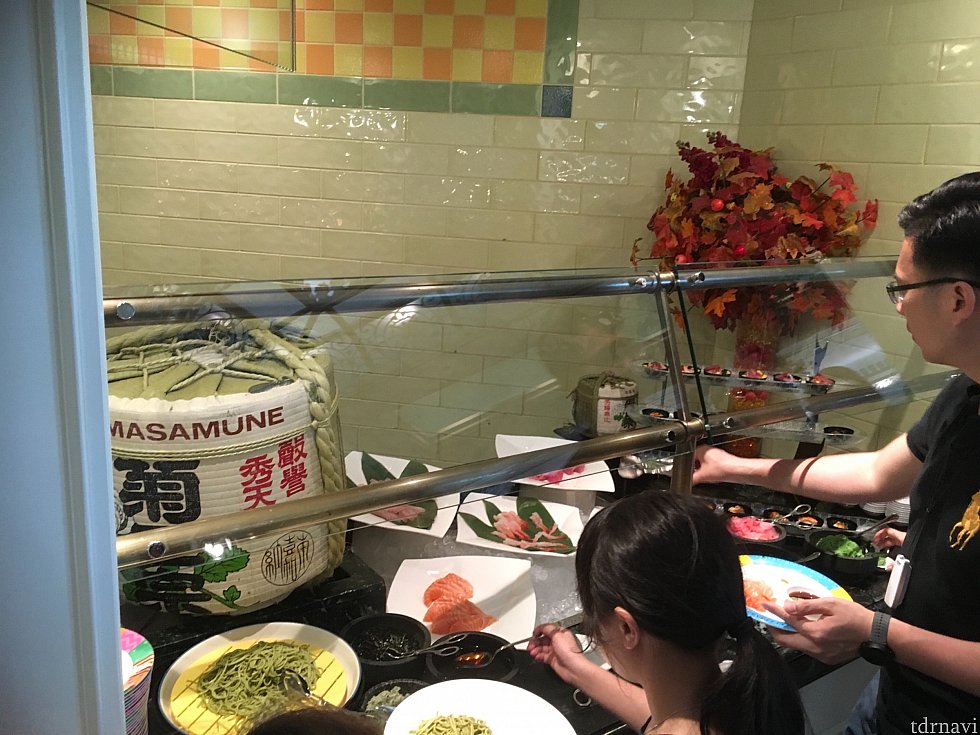 寿司や刺身など和食も豊富!