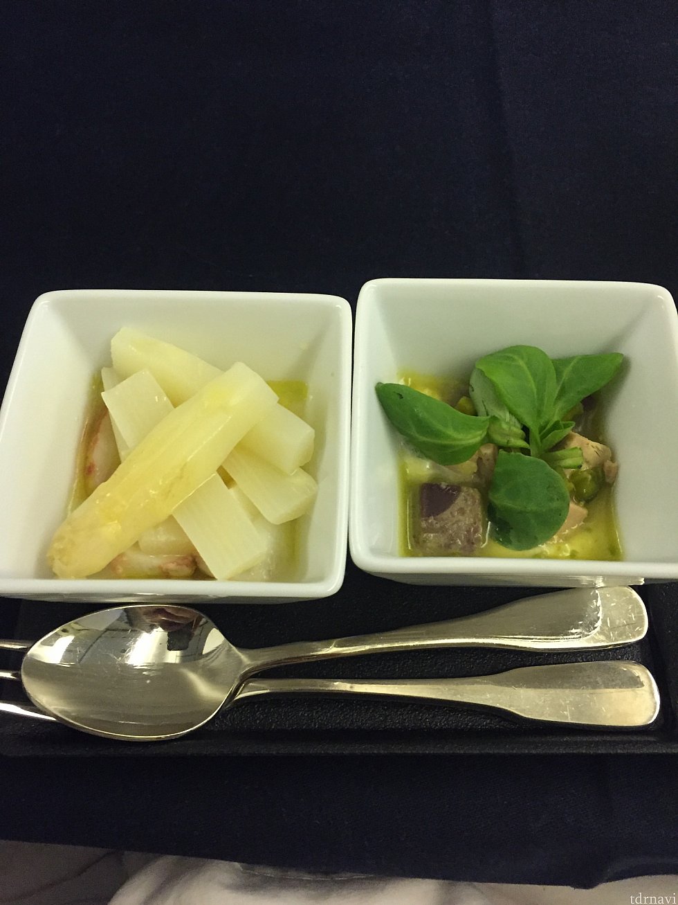 帰りの機内食、付け出し。フォアグラとホワイトアスパラガス。