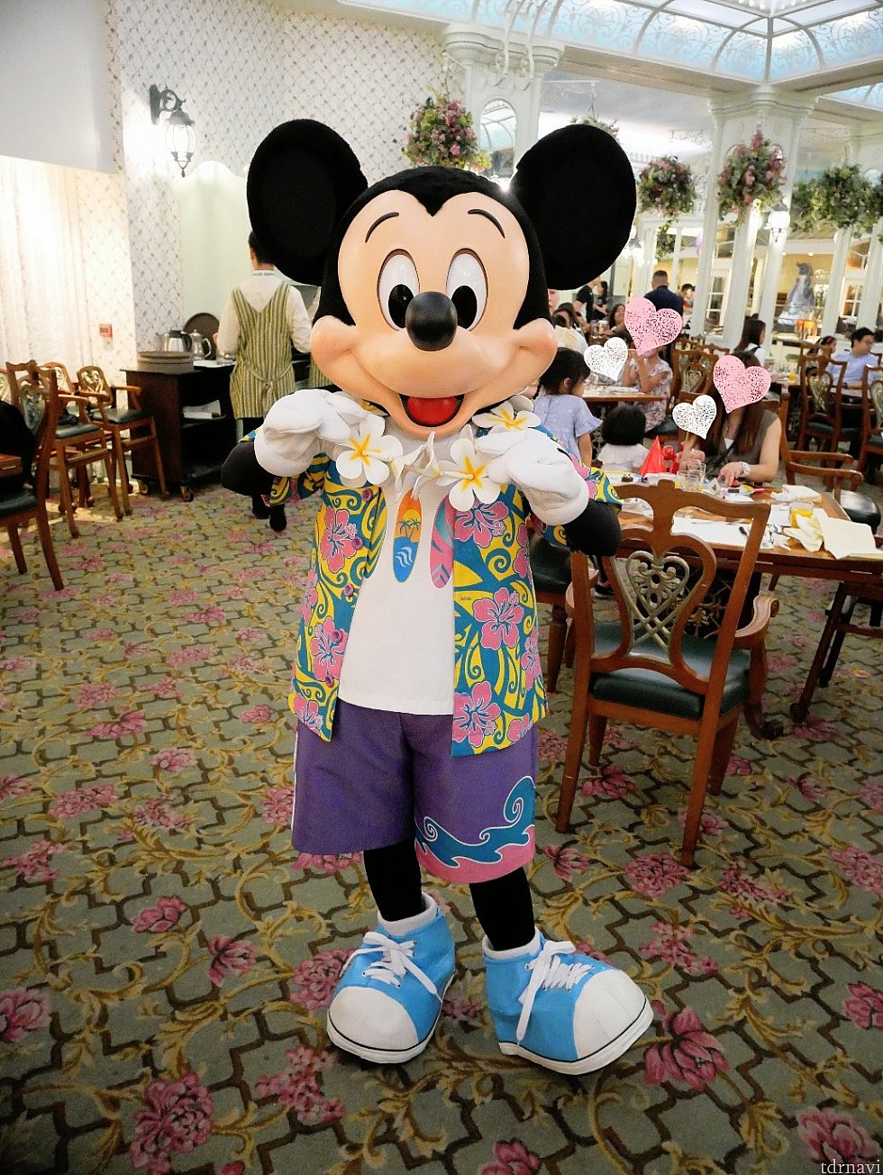 アロハ姿のミッキー!
