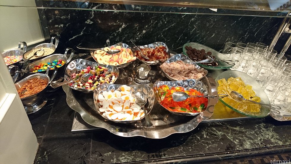 お子さま向けのお菓子コーナー