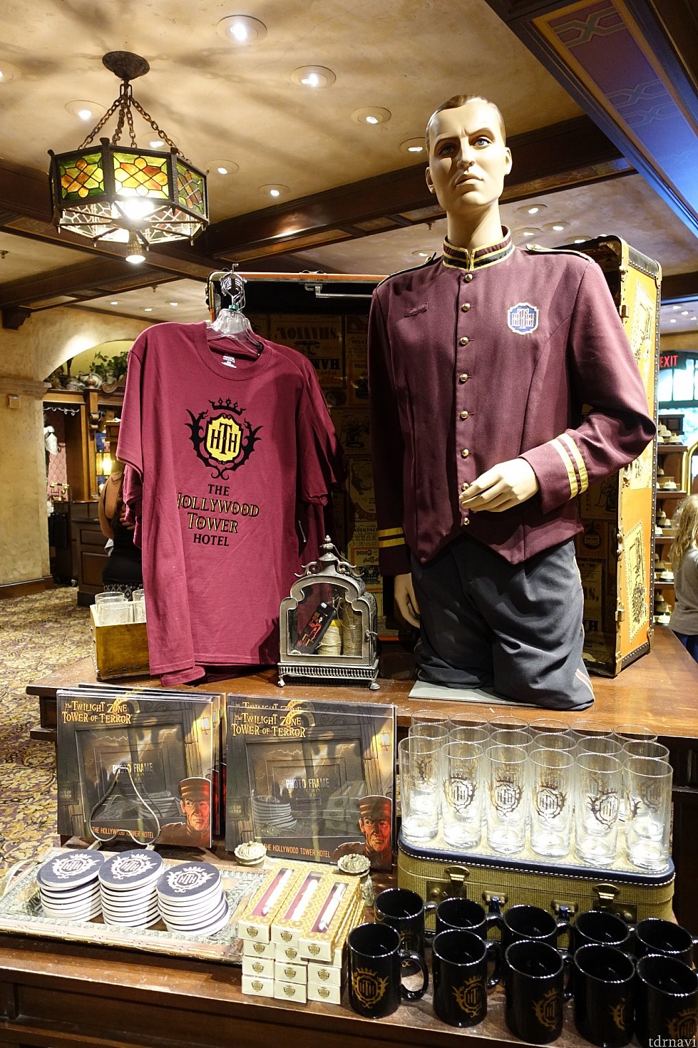出口のショップにはHTHのグッズがズラリ!