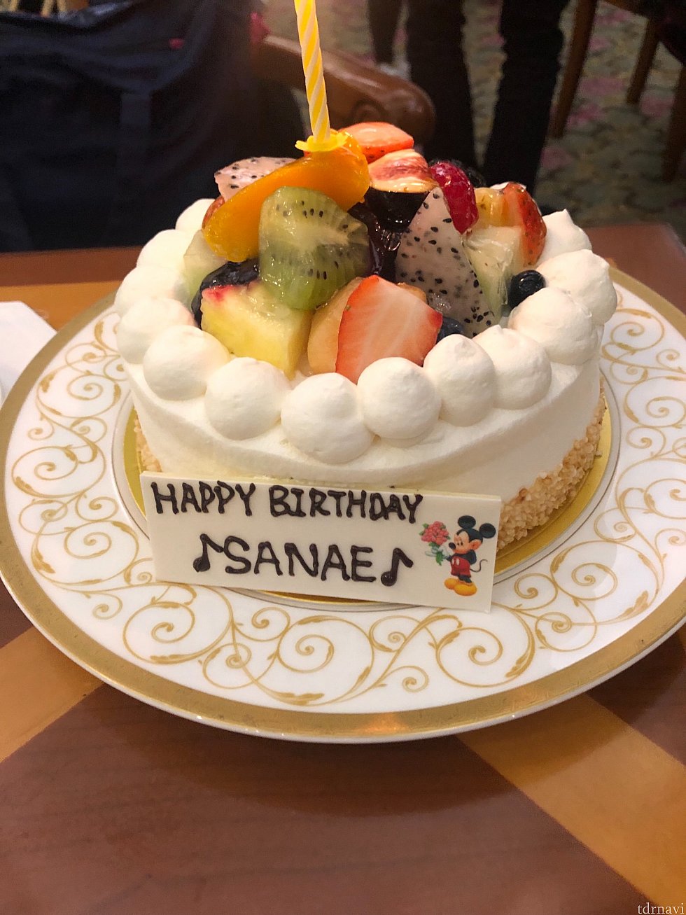 今回はミッキーシェイプにせずノーマルケーキをオーダーしました!