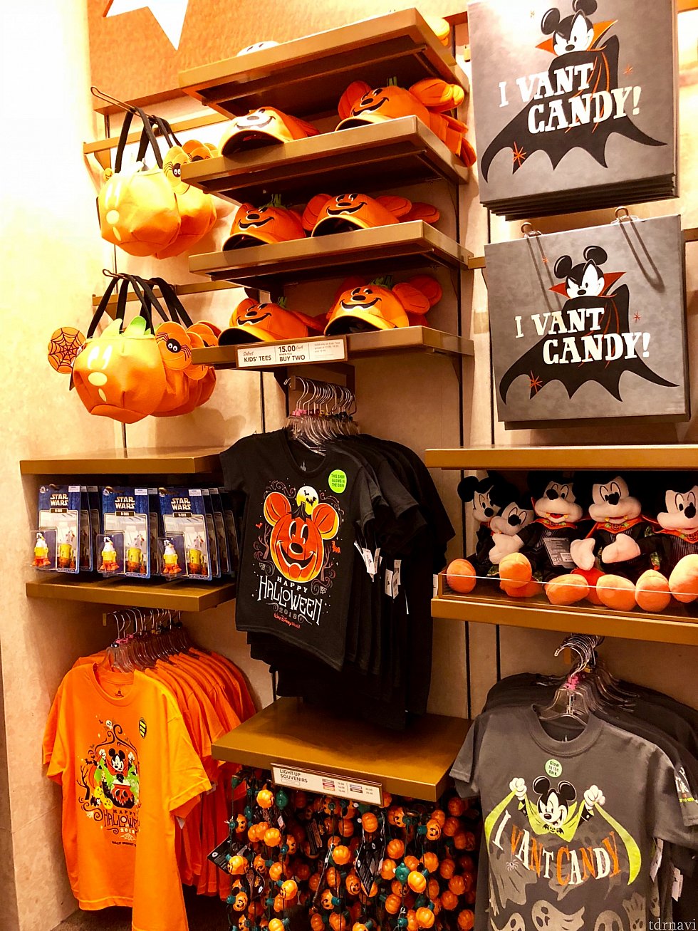 オレンジであふれたハロウィングッズ第2弾、先ずはぬいぐるみからご紹介します。