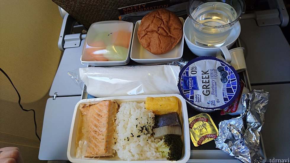 ロサンゼルス→成田
1回目機内食
魚のラディッシュ・ソース蒸し煮