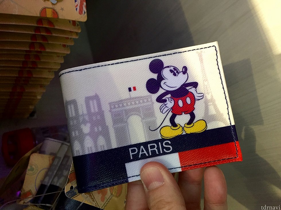 このお財布オシャレですよね。