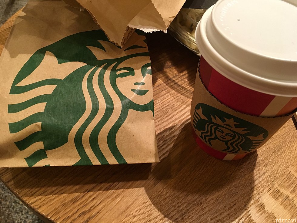 そこまで混雑していないのでサクッと買うことができます