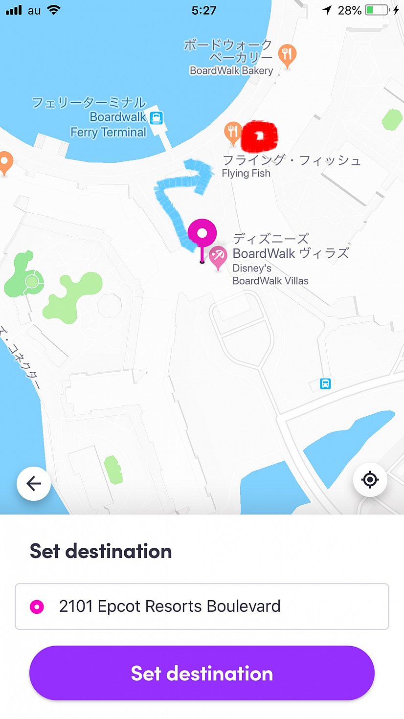 ボードウォークの入り口で降ろしてもらい、建物を通り抜けて外に出るとすぐにレストランに着きました。
