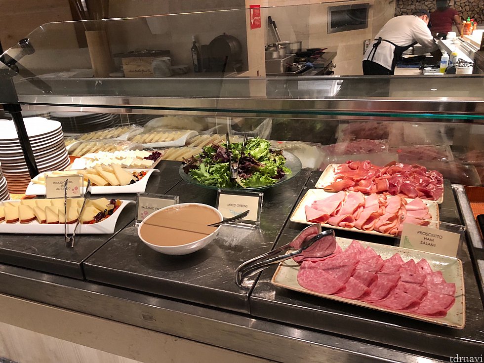 料理はこんな感じ。
結構リ種類ありますよ。