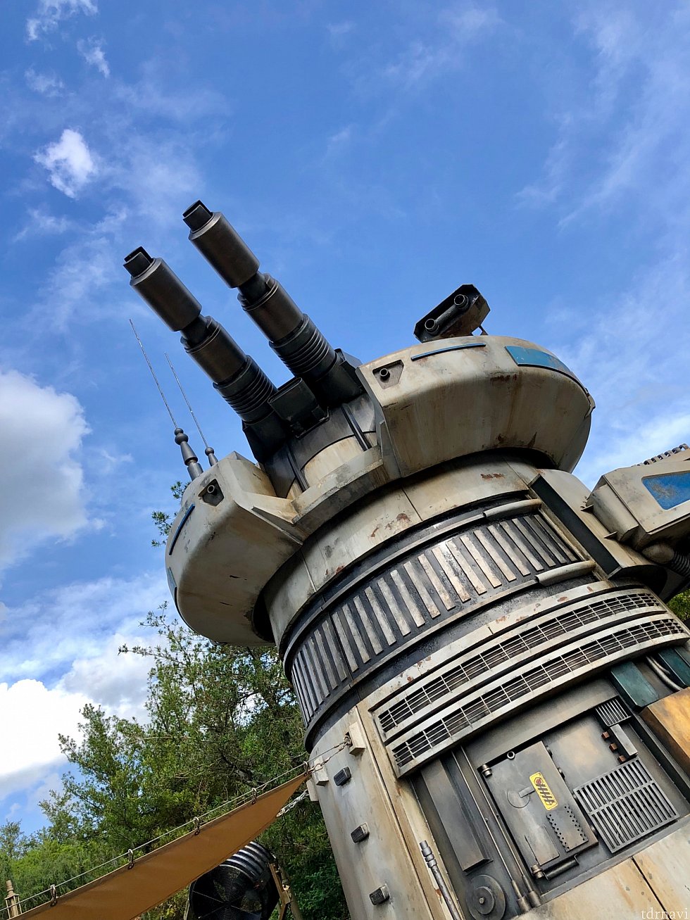 スターウォーズにこう言うの出てきましたね。