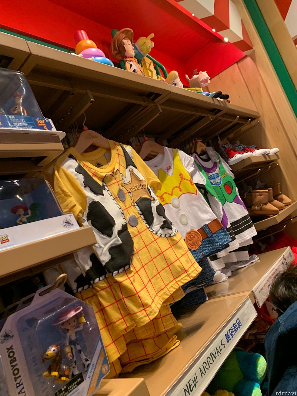 小さい子向けのTシャツ!着るだけでウッディたちになれるかわいいデザインです。