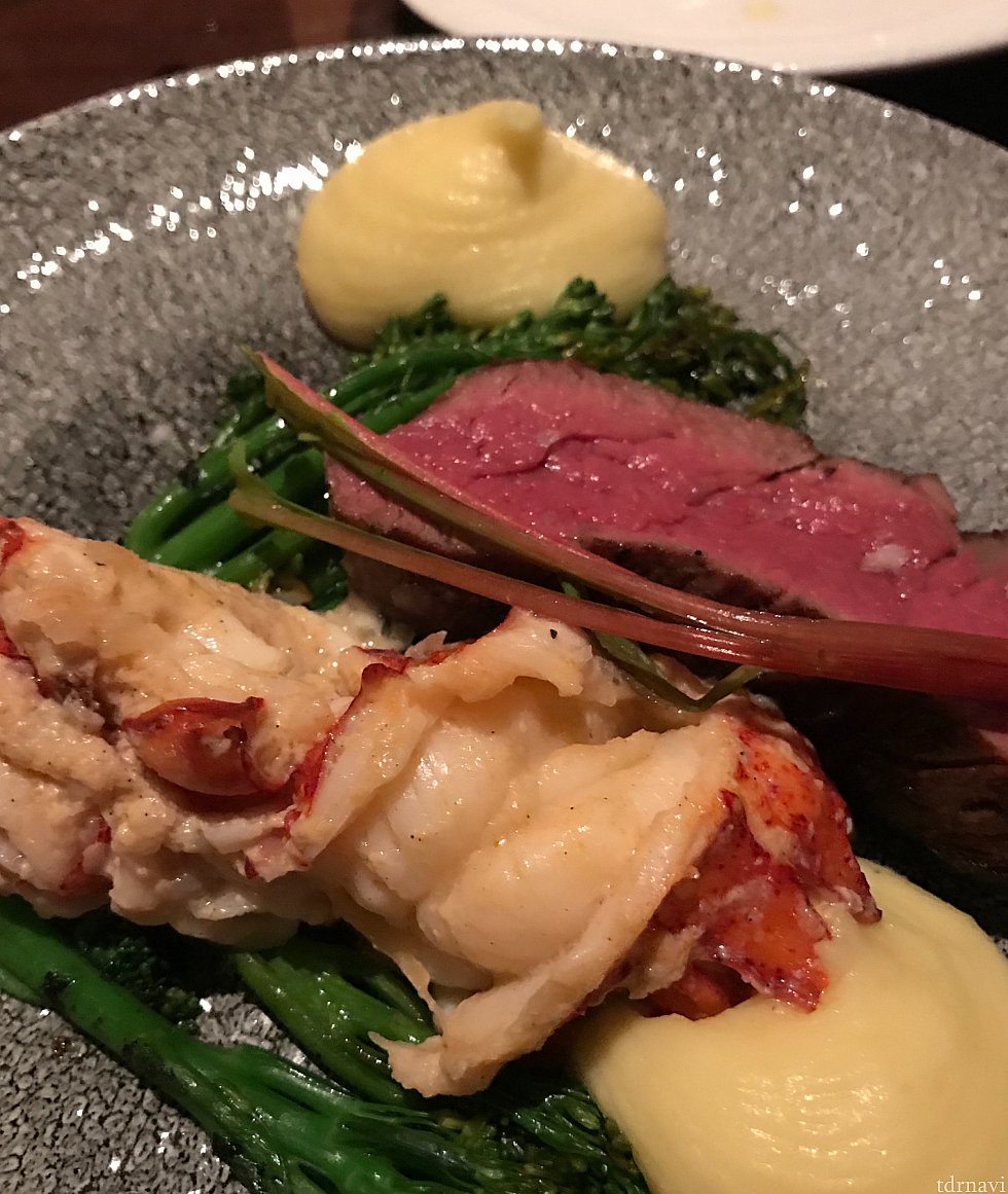 メインのsurf and turf。
肉とロブスターのコンボです。