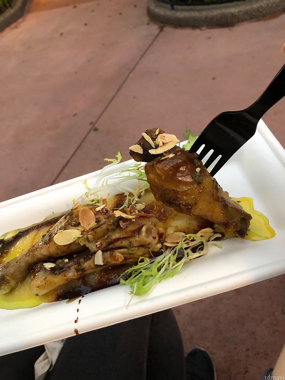 Confit of Chermoula Chicken Drum@モロッコ
りんごやシナモンのソースを絡めたチキン3ピース。これまたとってもおいしかったです…!