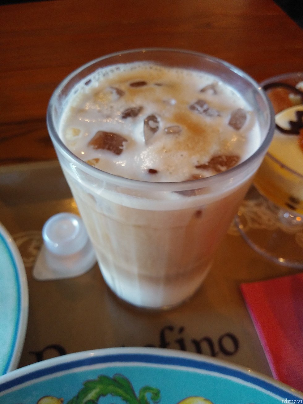 ドリンクは、ソフトドリンクの中から選べます。
私は、アイスカフェラテにしました😄