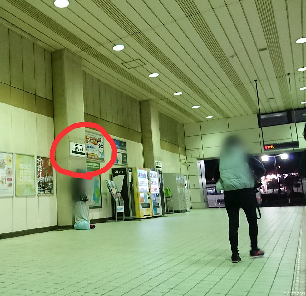 南口の方へ行きコンビニ方面へ歩いて2.3分で着きます。