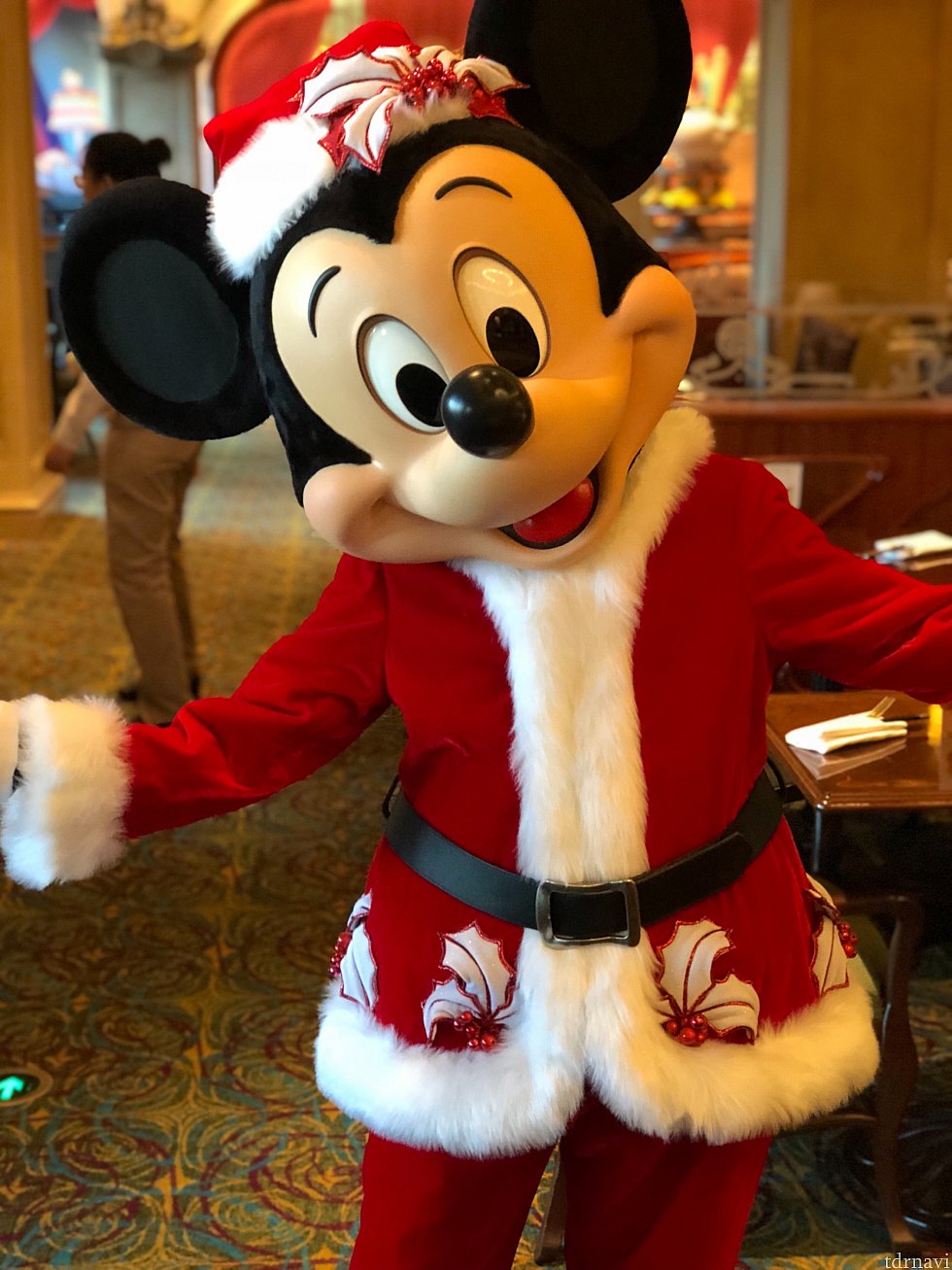 サンタミッキーに会えます🎄