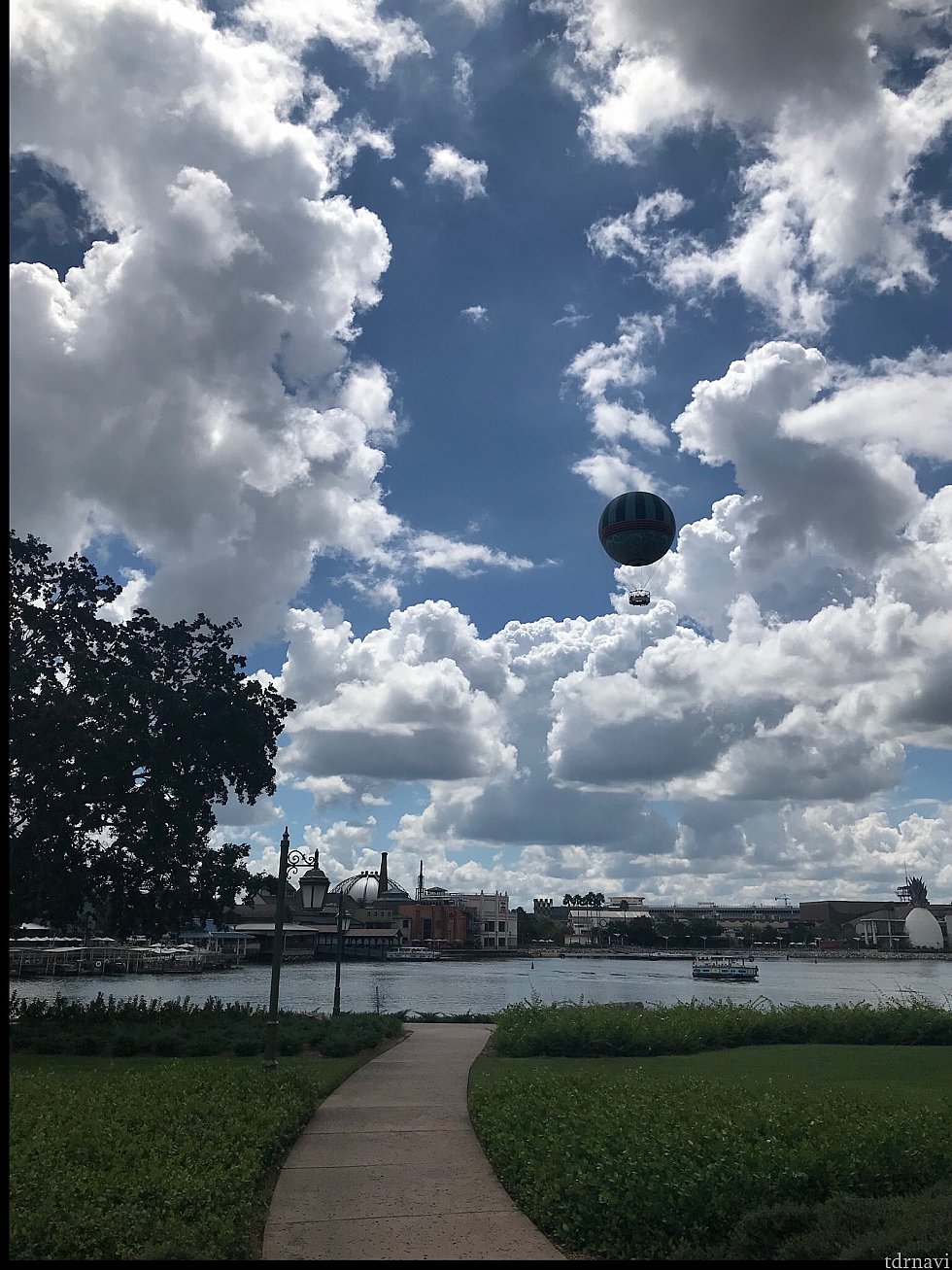 ディズニースプリングスにも徒歩圏内です。