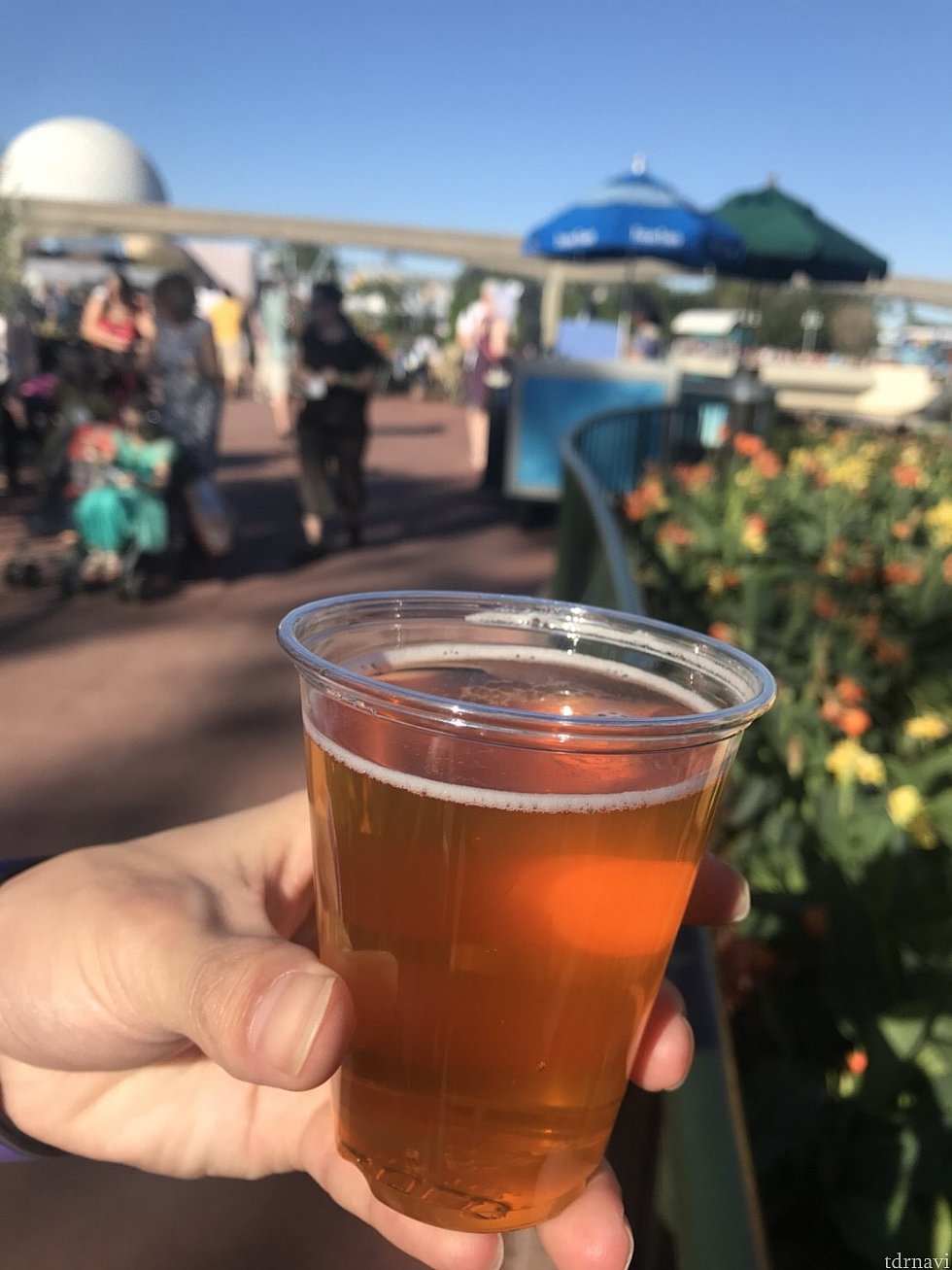 こちらは初出店のThe Honey Bee-stroのクラフトビール。オレンジの香りのするピルスナーでサクッといただけました!