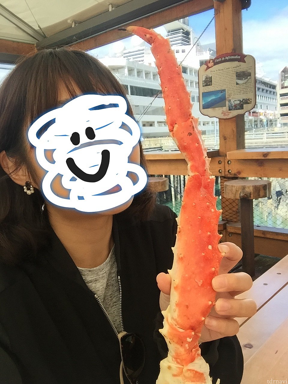 キングクラブの足はこんなに大きいよの図。Tracy'sにて。