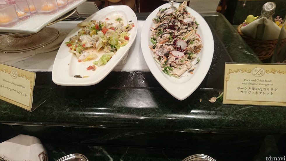 右側のポークと菜の花のサラダが美味しかったです♪