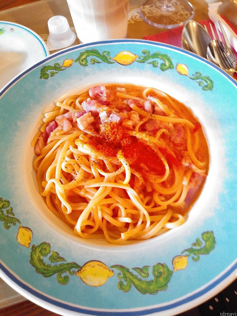 パスタは、二種類あり選べます。
リングイネ、トマトのカルボナーラまたはリングイネ、シーフードのサルサ・ポモドーロ。
