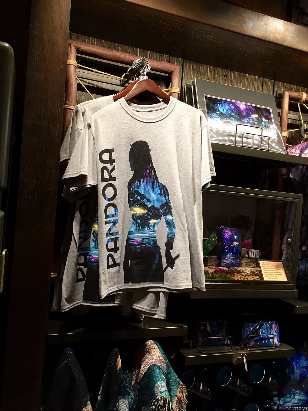 ここからはアパレル関連グッズです。Na'vi がモチーフのデザイン。