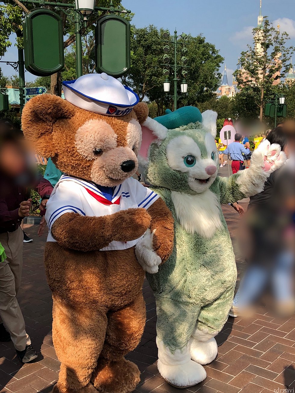 ダッフィー&ジェラトーニにラインカット直前で並ぶも、途中で交代