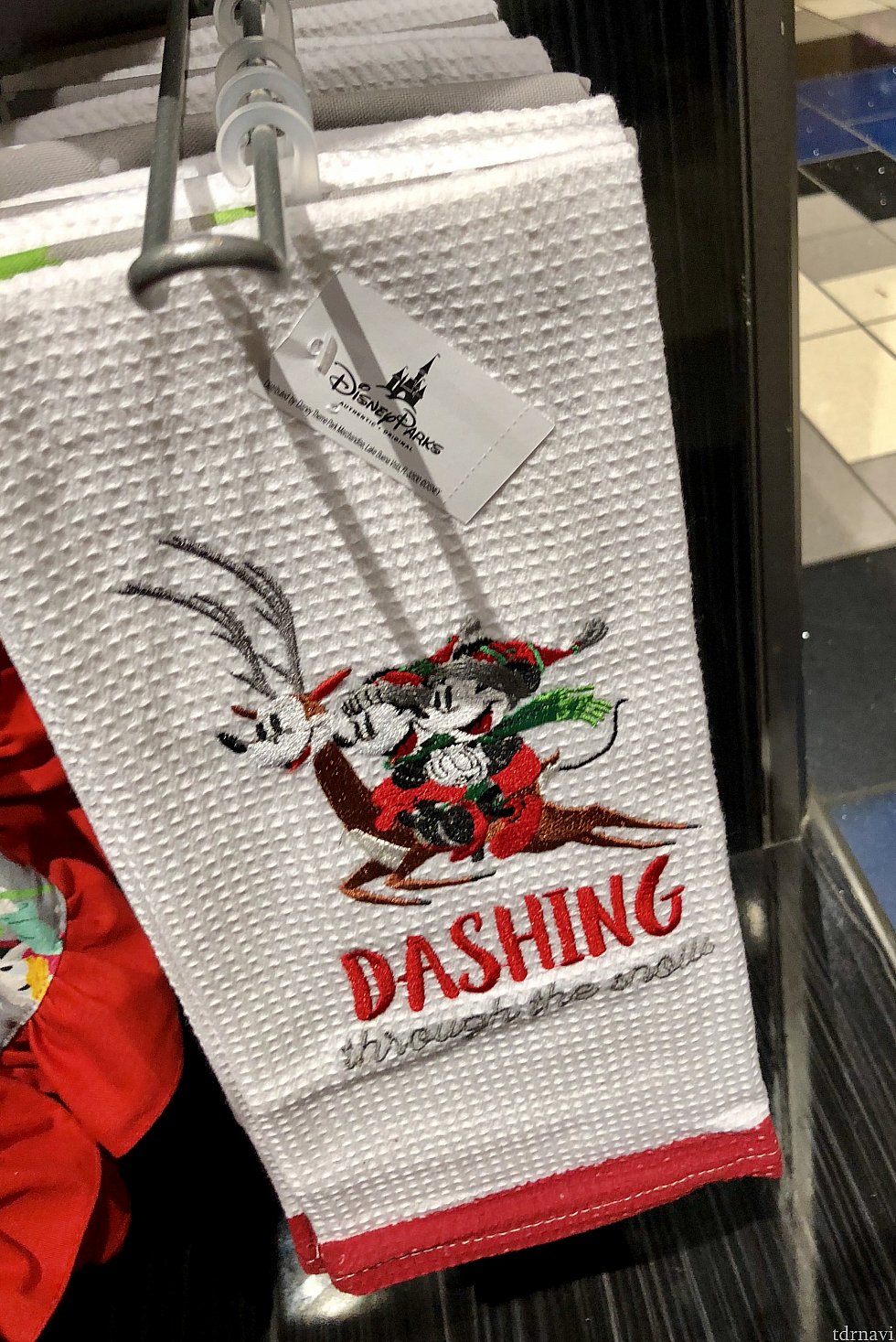 キッチンタオルにはあのトナカイ君が。$21.99
