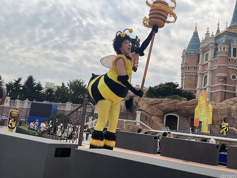 ダンサーさんもサブステージにちょくちょくやってきます