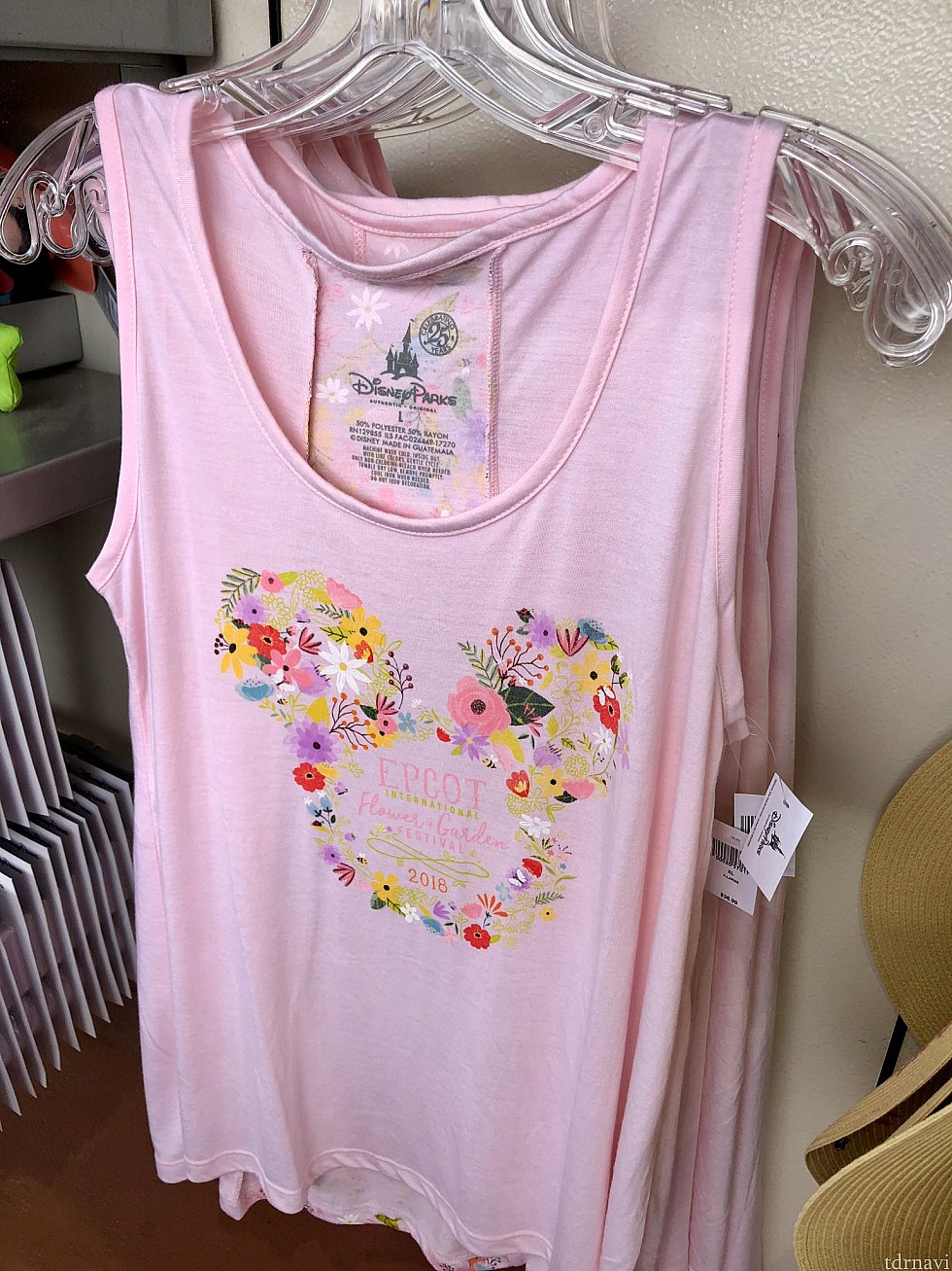 春らしい綺麗な色が多いですね。こちらのTシャツは$36.99