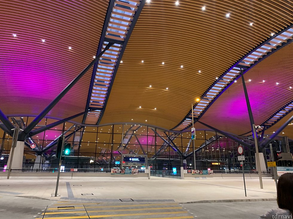 すごく大きいターミナル!ほぼ空港です。