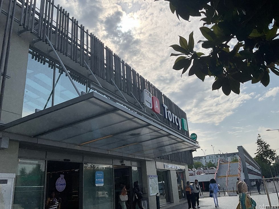 Torcy駅。ホテルへは1番出口から