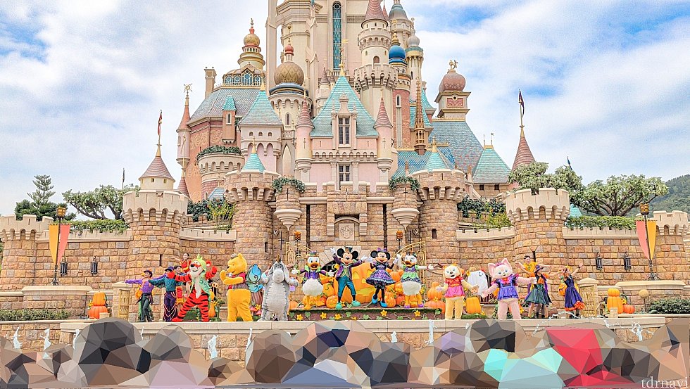 ☑Mickey’s Happy Halloween Adventure<br>
今年初開催の新城前ショー！！！