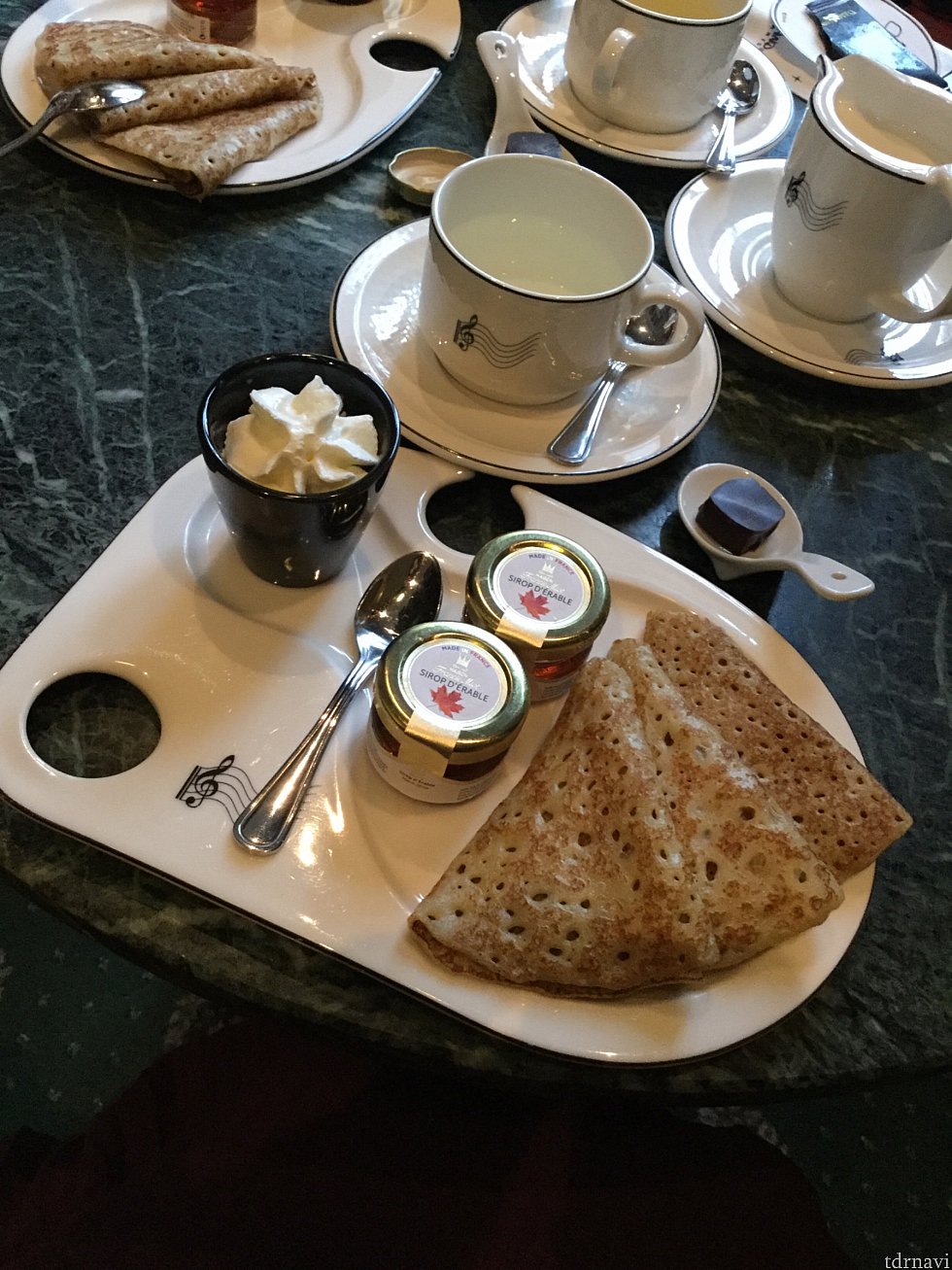 クレープは温かくはありませんでした
メイプルシロップかヌテラ(チョコソース)が選べます