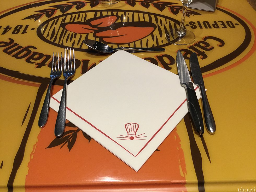 ナプキンも可愛い
この柄でエプロンや布トートなどのグッズも売っています